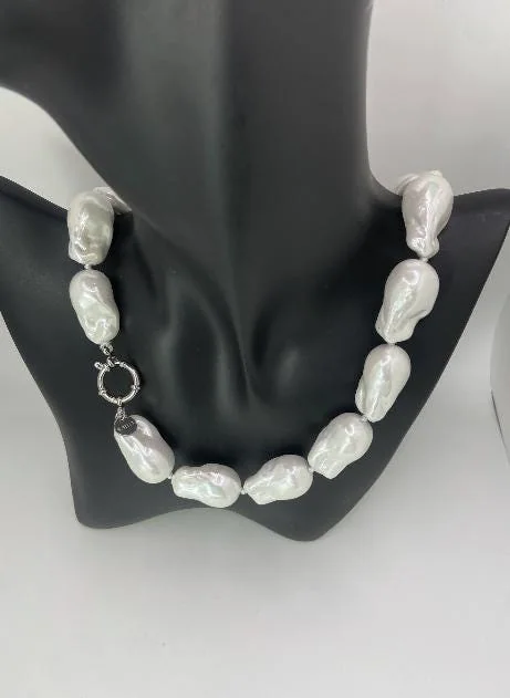 Elegant Pearl Necklace in 925 sterling silver, view 4