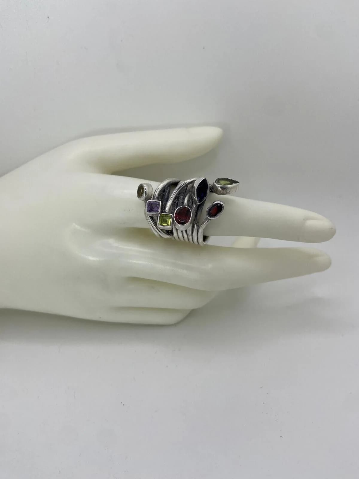 Floral Garnet Ring in 925 sterling silver, view 1