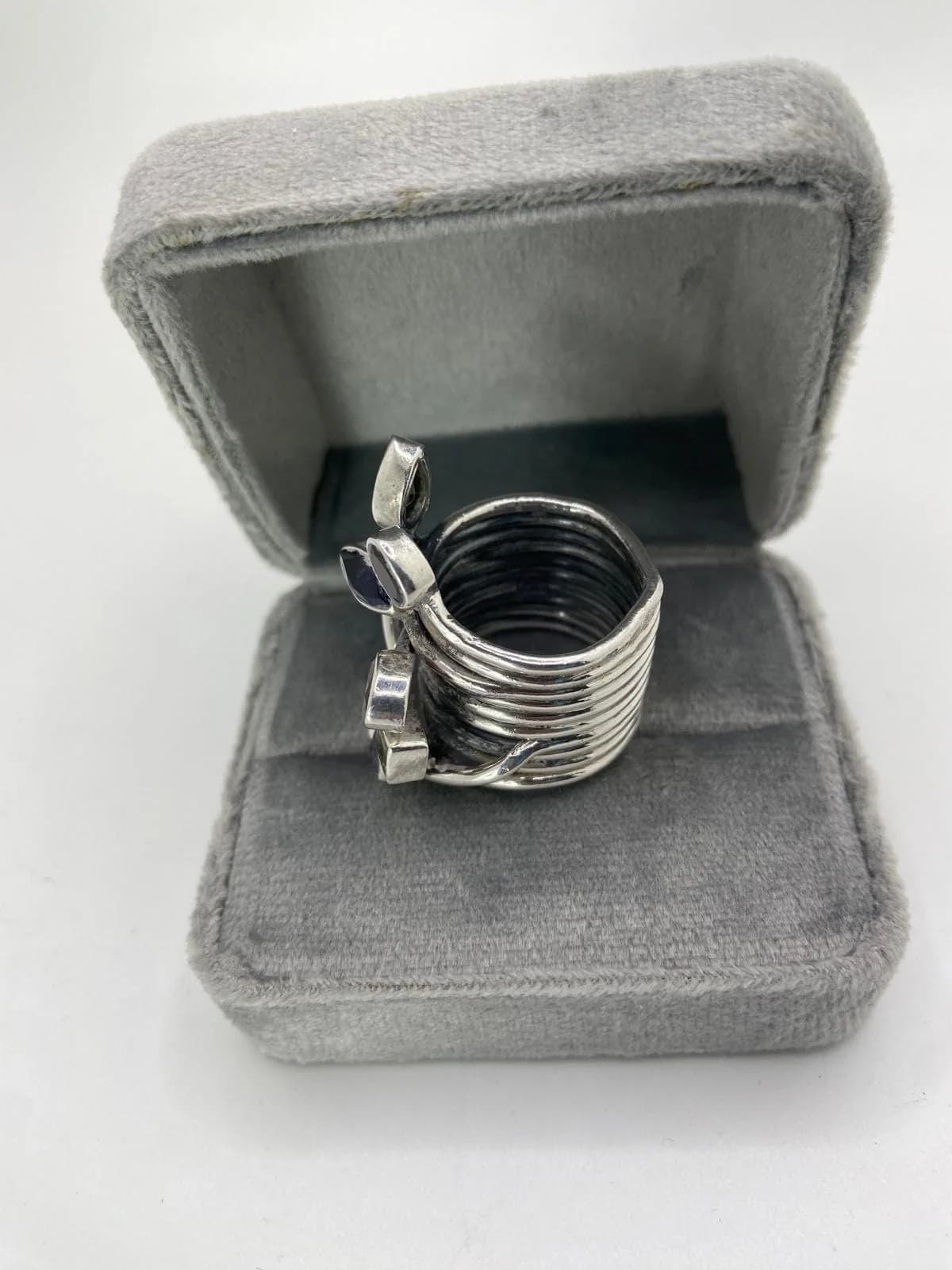 Floral Garnet Ring in 925 sterling silver, view 3