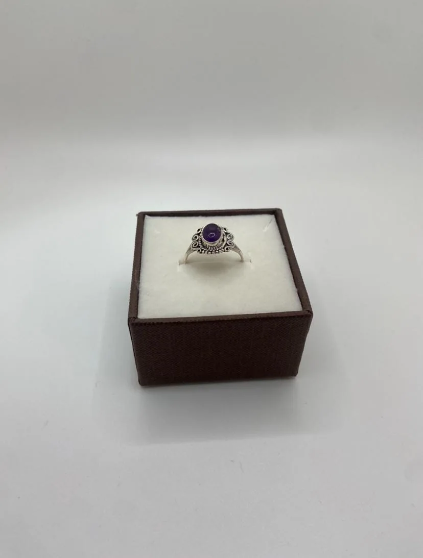 Elegant Purple Amethyst Silver Ring in 925 sterling silver, view 1