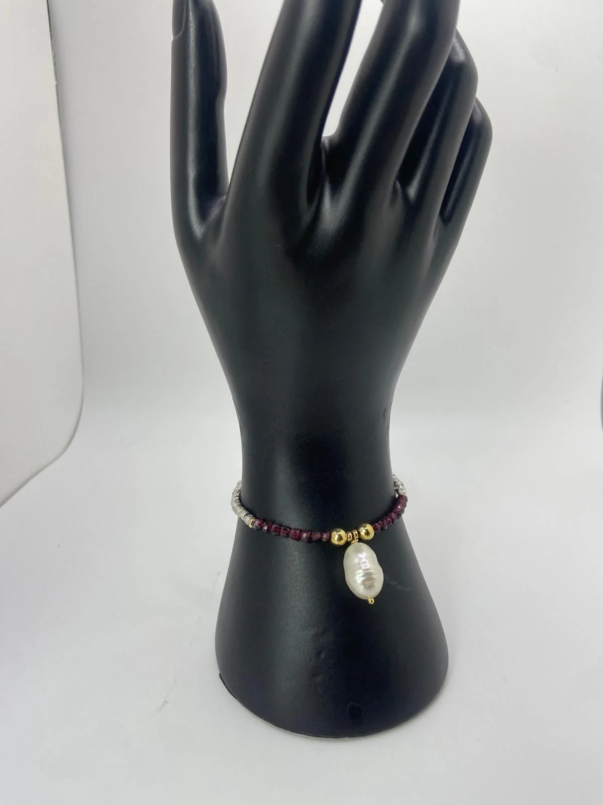 Garnet & Freshwater Pearl Bracelet in 925 sterling silver, view 1